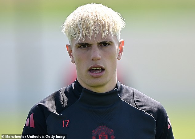 Fenerbahce are reportedly plotting a move for Manchester United outcast Alejandro Garnacho
