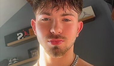 A former Emmerdale star looked completely unrecognisable as he returned to Instagram on Thursday, sharing a slew of selfies with his followers