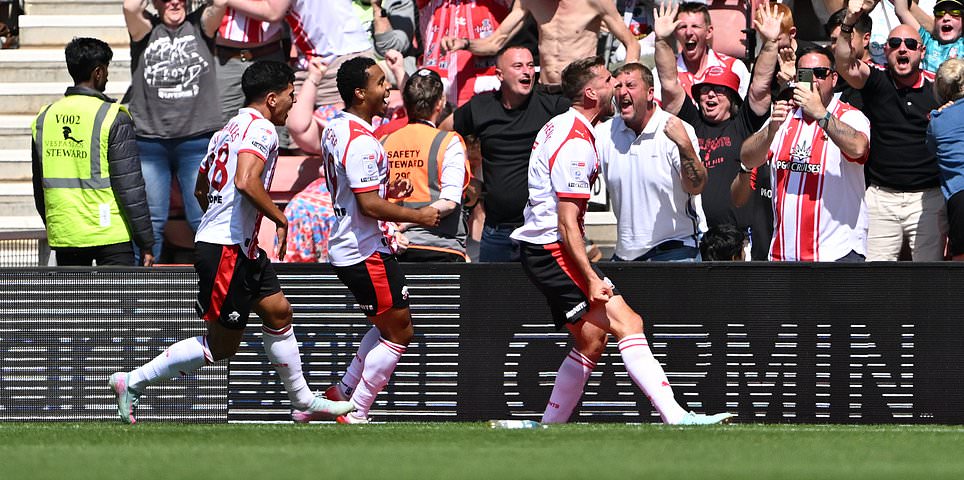 Southampton vs Wrexham LIVE: Championship new boys are punished at the death as hosts score two quickfire goals in the final stages to claim all three points