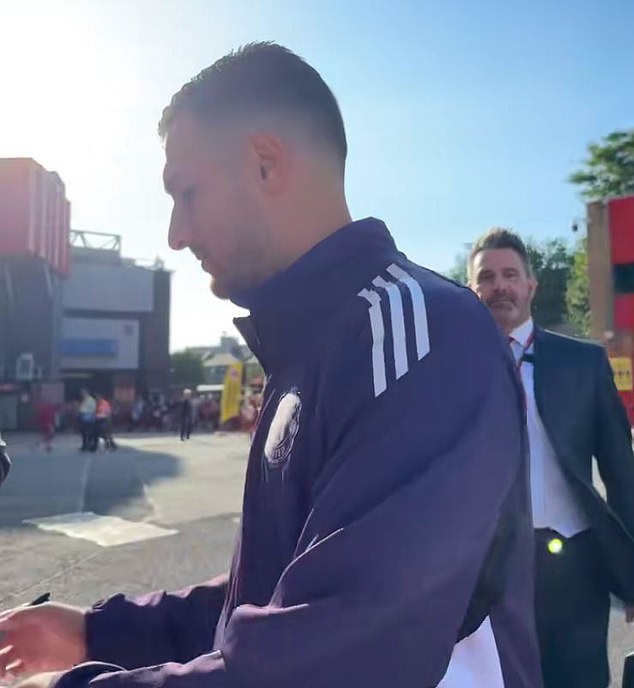 Some supporters believe that Dalot made the correct decision by not signing numbers