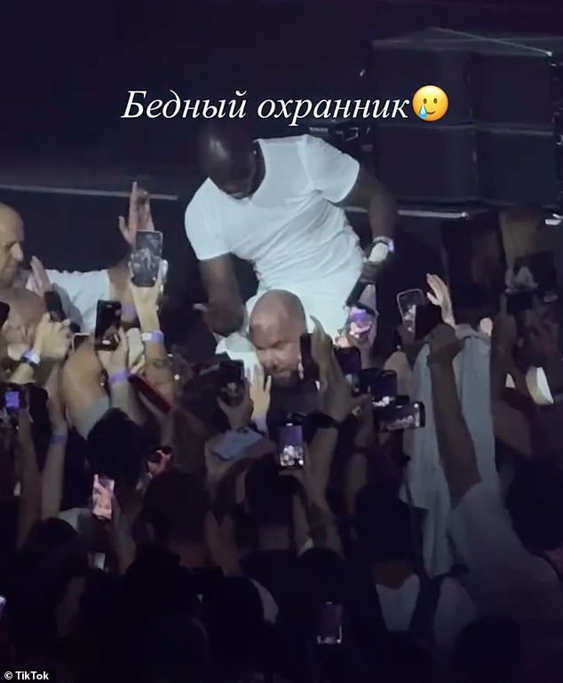 Akon slapped his security guard on the head in front of fans during a performance this week in Russia