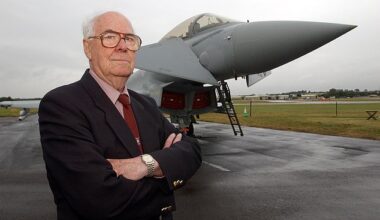Flight Lieutenant John Cruickshank, Britain's last surviving Second World War Victoria Cross recipient, has died aged 105
