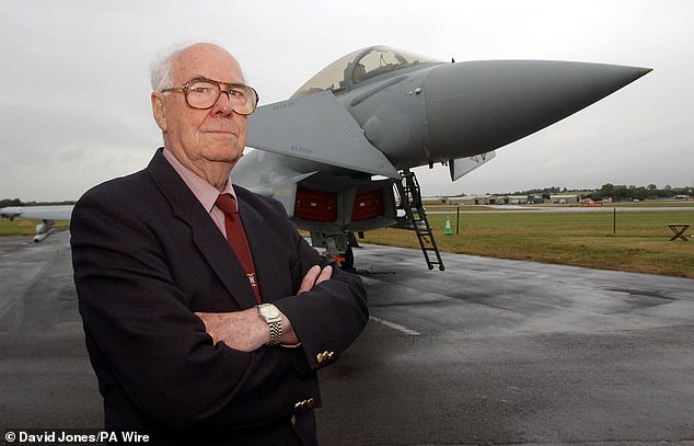 Flight Lieutenant John Cruickshank, Britain's last surviving Second World War Victoria Cross recipient, has died aged 105