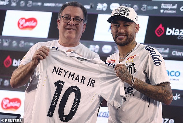 Neymar's return has bought significant benefits, according to president Marcelo Teixeira (L)