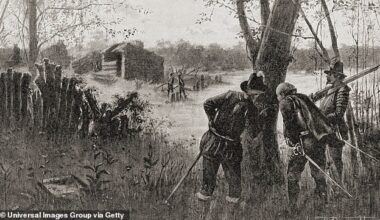Between 1587 and 1590 a group of 18 settlers on Roanoke Island mysteriously vanished, leaving only a wooding carving of the word 'Croatoan' in a palisade, which many believed referred to Croatoan Island, or modern¿day Hatteras Island