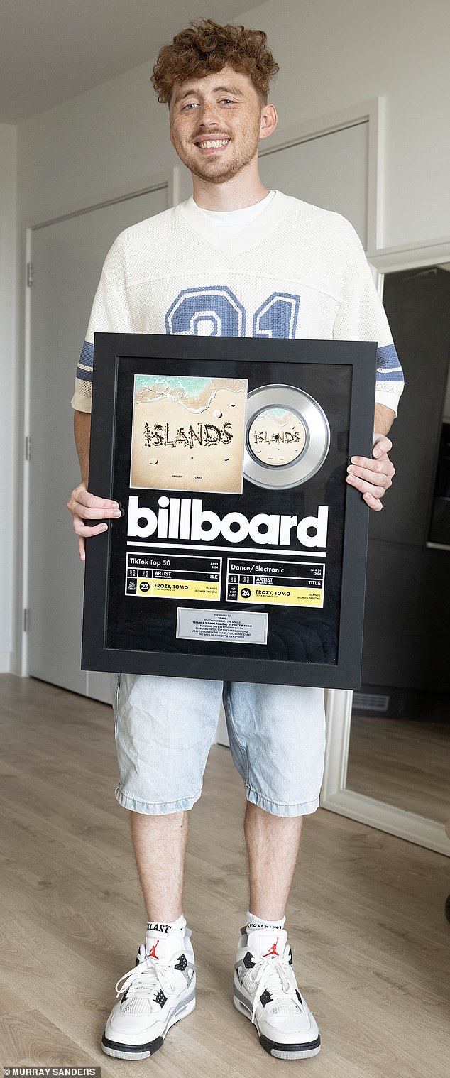 Tomo first made his name at the age of 17 with a YouTube ¿reaction channel¿ - but it was after turning himself into a self-taught music producer that he hit the jackpot