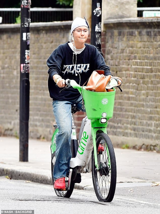 The model, 24, kept things low-key in a navy sweatshirt and light-wash denim jeans as she cycled down the street, veering uncomfortably close to traffic