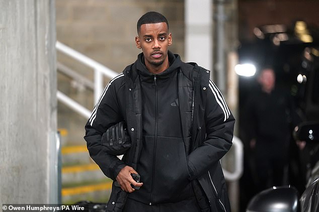 Isak wants to leave Newcastle to join Liverpool, who are visiting St James' Park on Monday
