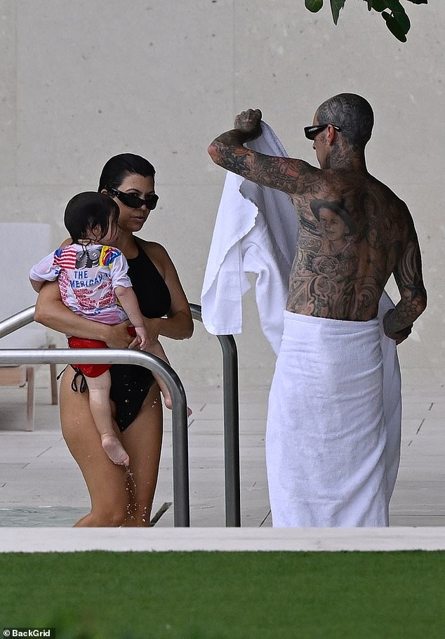Travis sweetly wrapped up Kourtney and Rocky in towels