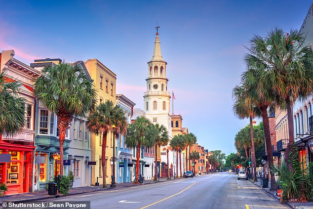 Charleston is equal parts East Coast chic and Southern charm, with restaurants galore, rooftop bars, galleries and boutiques ¿ plus golden coves and offshore islands