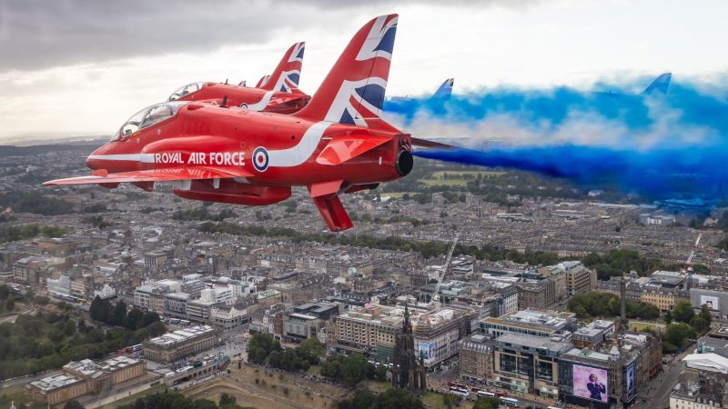 Red Arrows thrill crowds at Blackpool and Edinburgh Royal Military Tattoo