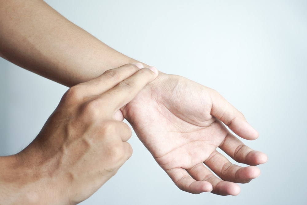 The experiment included counting the heartbeat without physically checking the pulse. And after the attempt, participants also rated how confident they felt about their assumption. (Shutterstock)