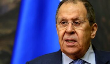 Sergey Lavrov’s Alaska outfit hints at Soviet nostalgia – POLITICO