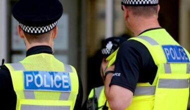 Hunt for 4x4 after five figure sum of cash stolen from Clydebank house