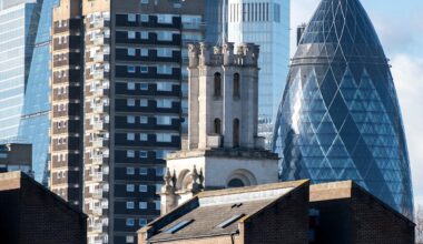 FTSE 100 and US stocks take a knock as traders' eye earnings and tariffs