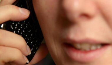 Distressed man forced to wait 45 minutes for NHS crisis line