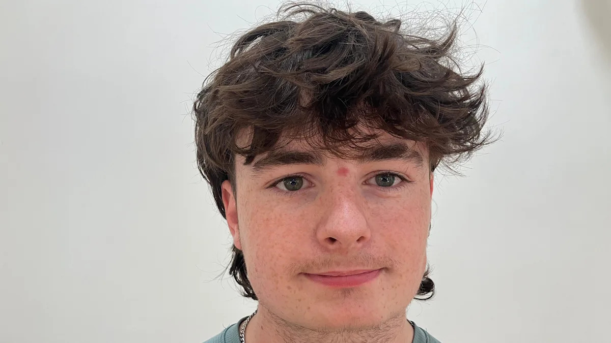 Would-be actors leaving NI over lack of drama school training