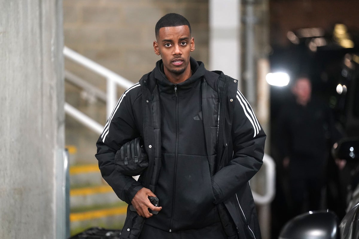 Alexander Isak forced to train alone at Newcastle amid Liverpool transfer links