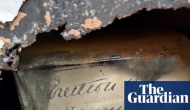 ‘He was so excited’: painter discovers 122-year-old message in a bottle inside Tasmanian lighthouse walls | Tasmania