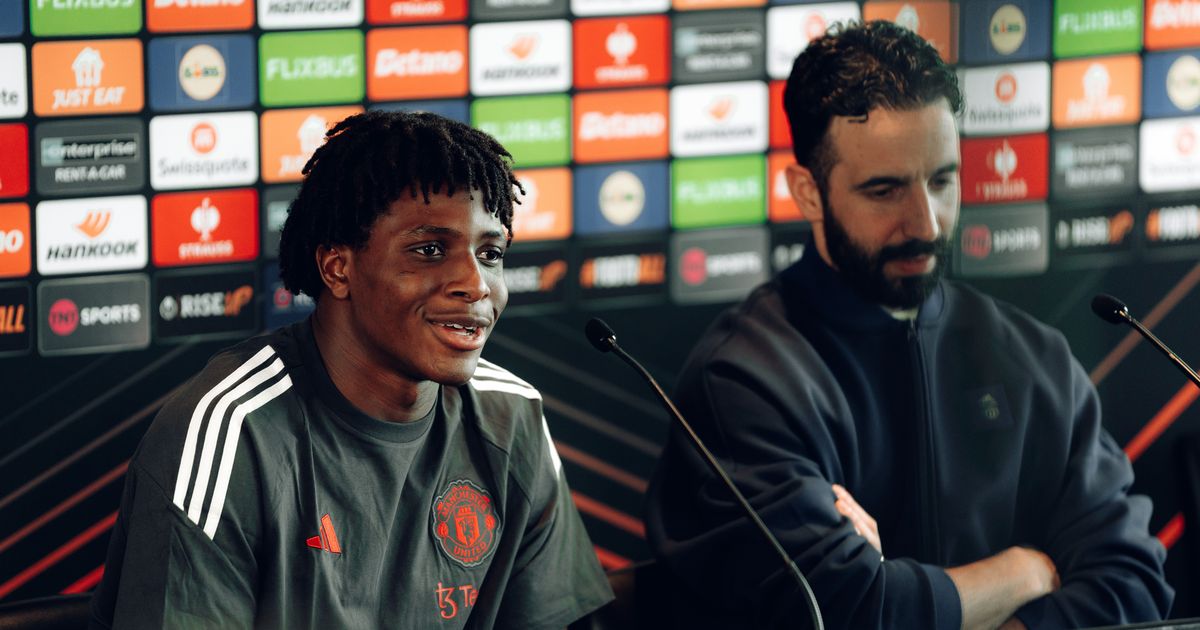 Patrick Dorgu and Amad in United's new away kit