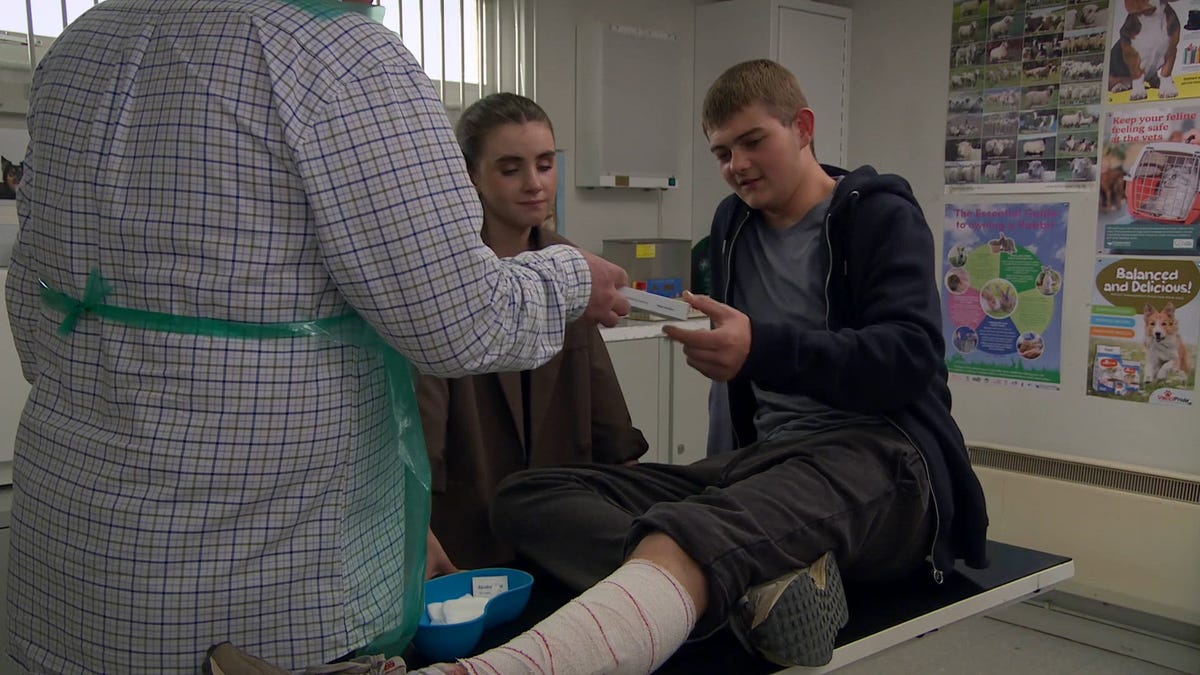 preview for Emmerdale's Paddy helps to save Dylan (ITV)