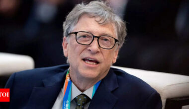 Bill Gates says: AI today can replace human work, the most complex coding tasks, but it is not … |