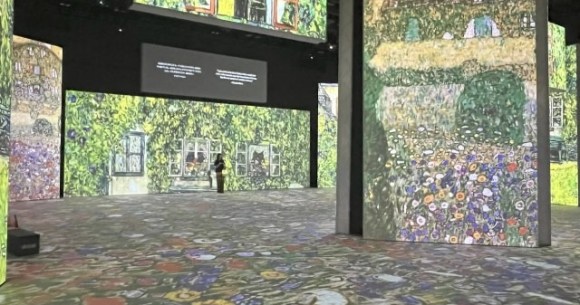 Immersive multimedia Gustav Klimt exhibition held in Tokyo