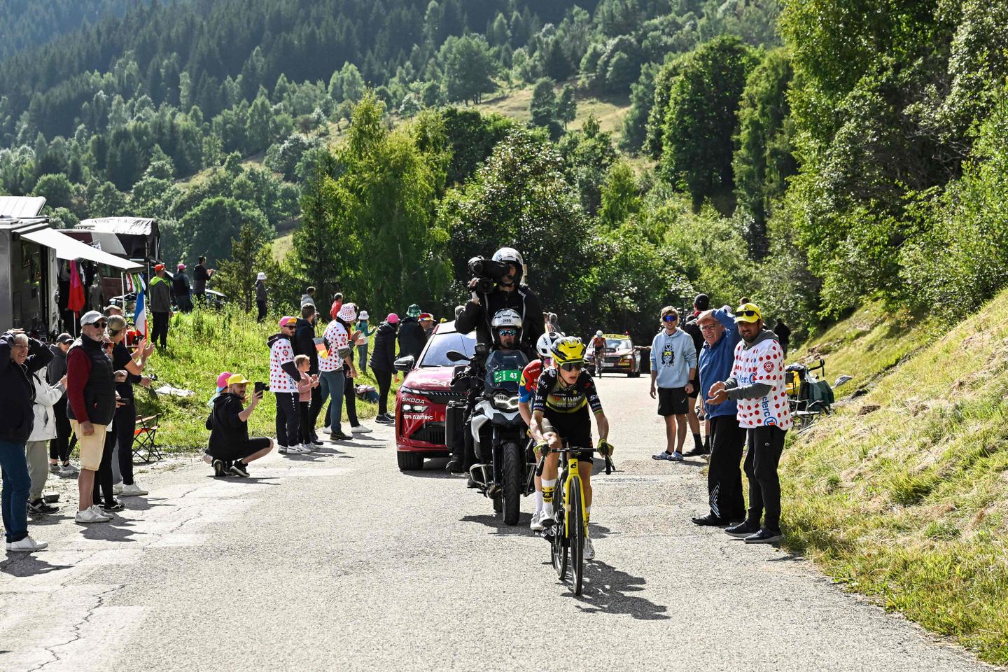 Tour de France Femmes draws enthusiastic crowds, driven by the triumphs of French riders