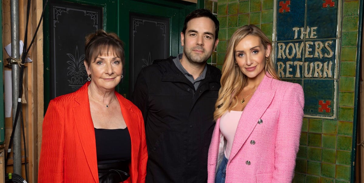 Coronation Street casts EastEnders star as six characters descend on The Rovers