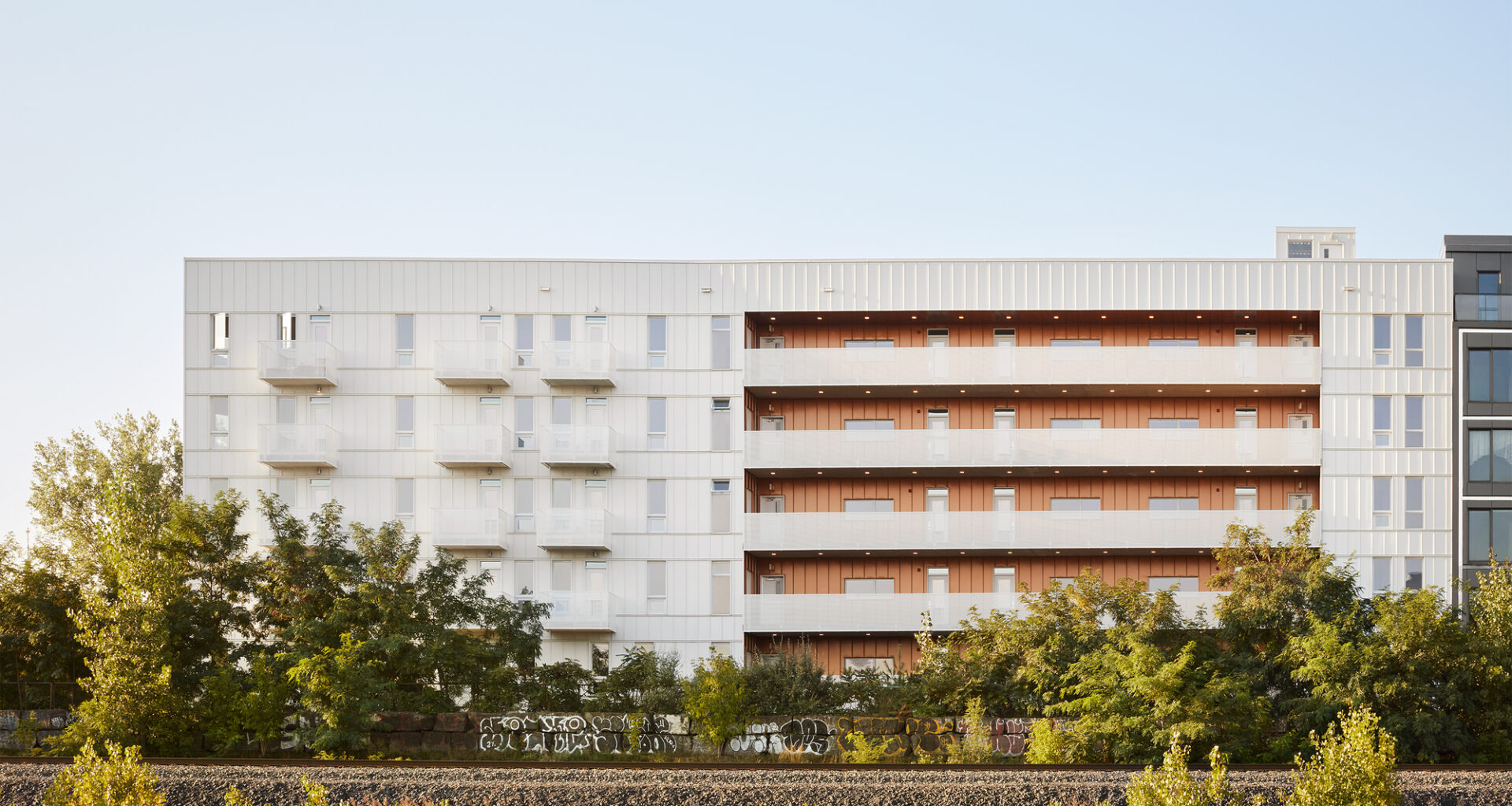 Intergenerational Housing Coop Milieu de l’Île / Pivot coopérative d'architecture