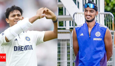 Arshdeep Singh mimics fan's 'Jaiswal' chant in girly voice, Yashasvi Jaiswal can't stop laughing - WATCH | Cricket News