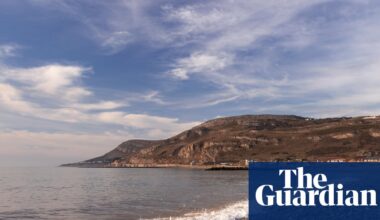 Raw sewage reported ‘seeping’ on to beach from Welsh Water pumping station | Wales