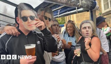 Oasis call Edinburgh Council a 'bunch of snakes' over fan comments