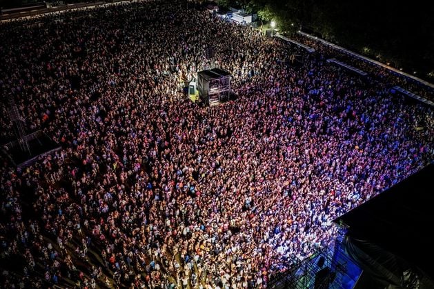 Feile dance night: 10,000 young people enjoy dance night in west Belfast