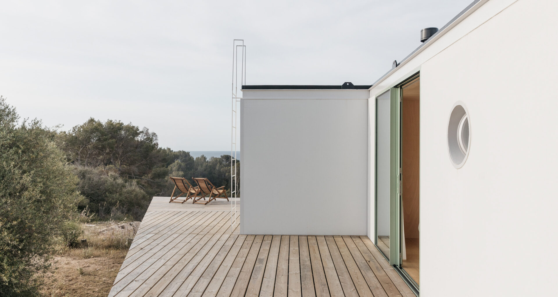 Tini Menorca / delavegacanolasso | ArchDaily