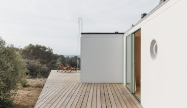 Tini Menorca / delavegacanolasso | ArchDaily