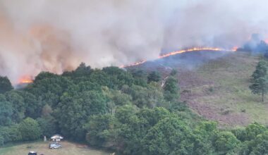 The fire covers an area about 1000m x 800m