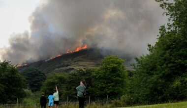 Edinburgh fire LIVE: Arthur’s Seat in flames with smoke seen for miles across city