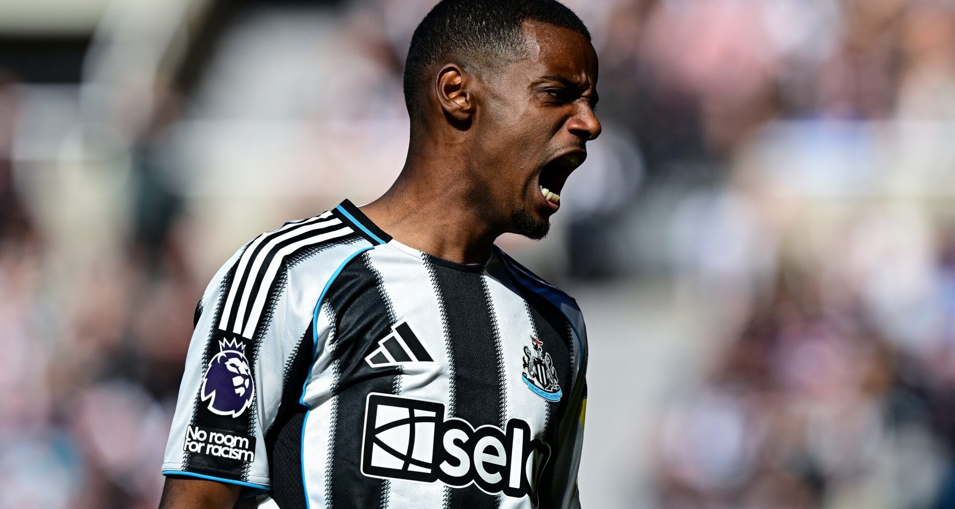 Alexander Isak slammed for 'holding club to ransom' by ex-Newcastle boss as warning given about Liverpool transfer