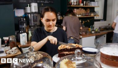 UK vacancies fall as the jobs market cools