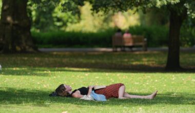 Amber heat health warning kicks in as temperatures in UK set to soar to 34C