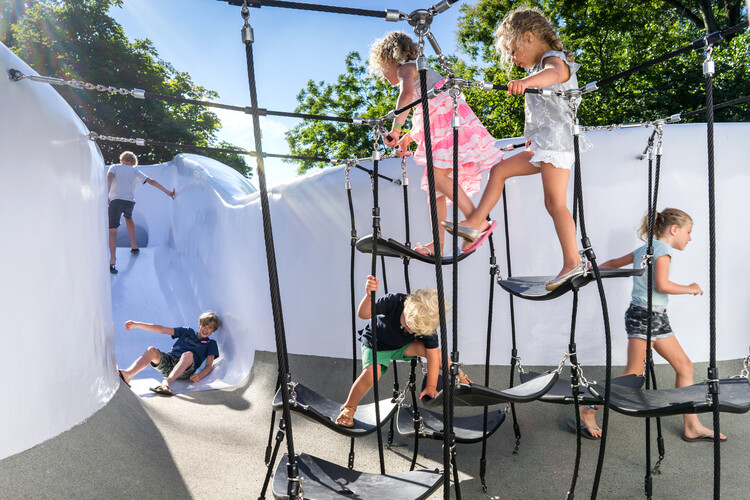 Playgrounds as Political Spaces: Negotiating Risk, Space, and Childhood - Image 3 of 26