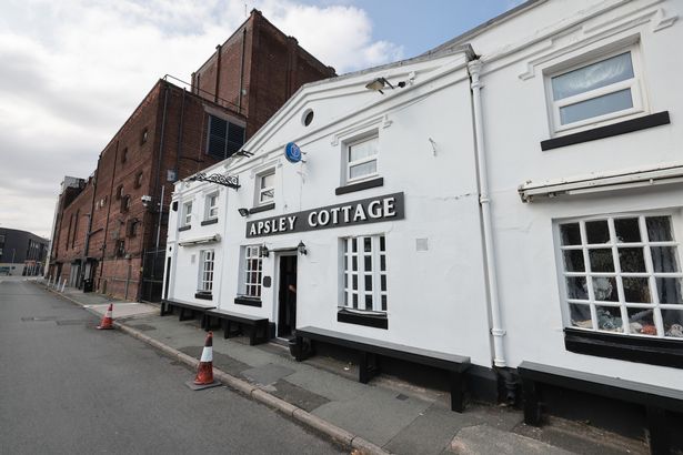 The Apsley Cottage pub with the Apollo looming in the background. 