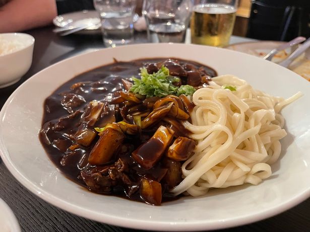 Jajangmyeon with beef 