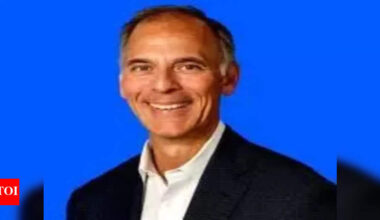 Moody's chief economist Mark Zandi who thinks the US is on the verge of recession has 'good news' for techies