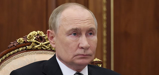 epa12309879 Russia President Vladimir Putin meets with Acting Head of the Komi Republic Rostislav Goldshtein at the Kremlin in Moscow, Russia, 19 August 2025.  EPA/VYACHESLAV PROKOFYEV / SPUTNIK / KREMLIN POOL MANDATORY CREDIT