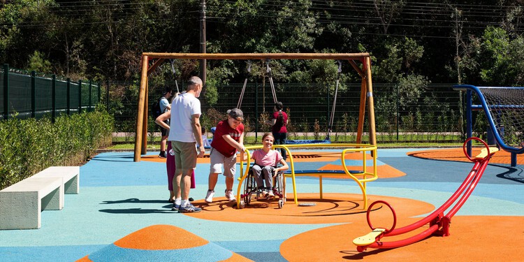 Inclusive Playgrounds: Every Body Can Play Through Architecture - Image 10 of 17