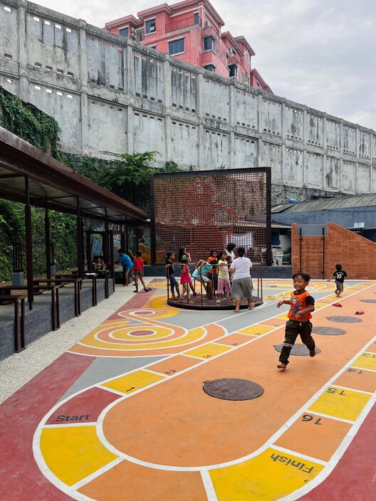 Inclusive Playgrounds: Every Body Can Play Through Architecture - Image 12 of 17