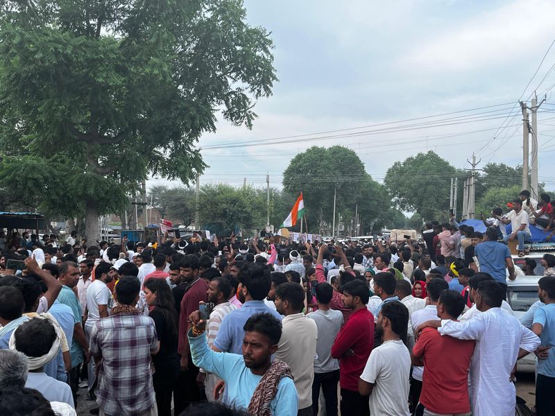 Mobile internet services suspended in Bhiwani, Charkhi Dadri districts due to public outrage over Manisha death case