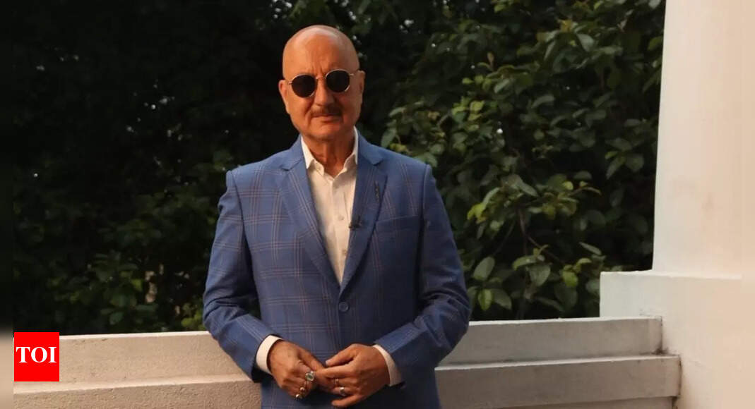 Anupam Kher gives fitness goals at 70: Inspires with intense workout video and says, 'Life is like a biecycle' |